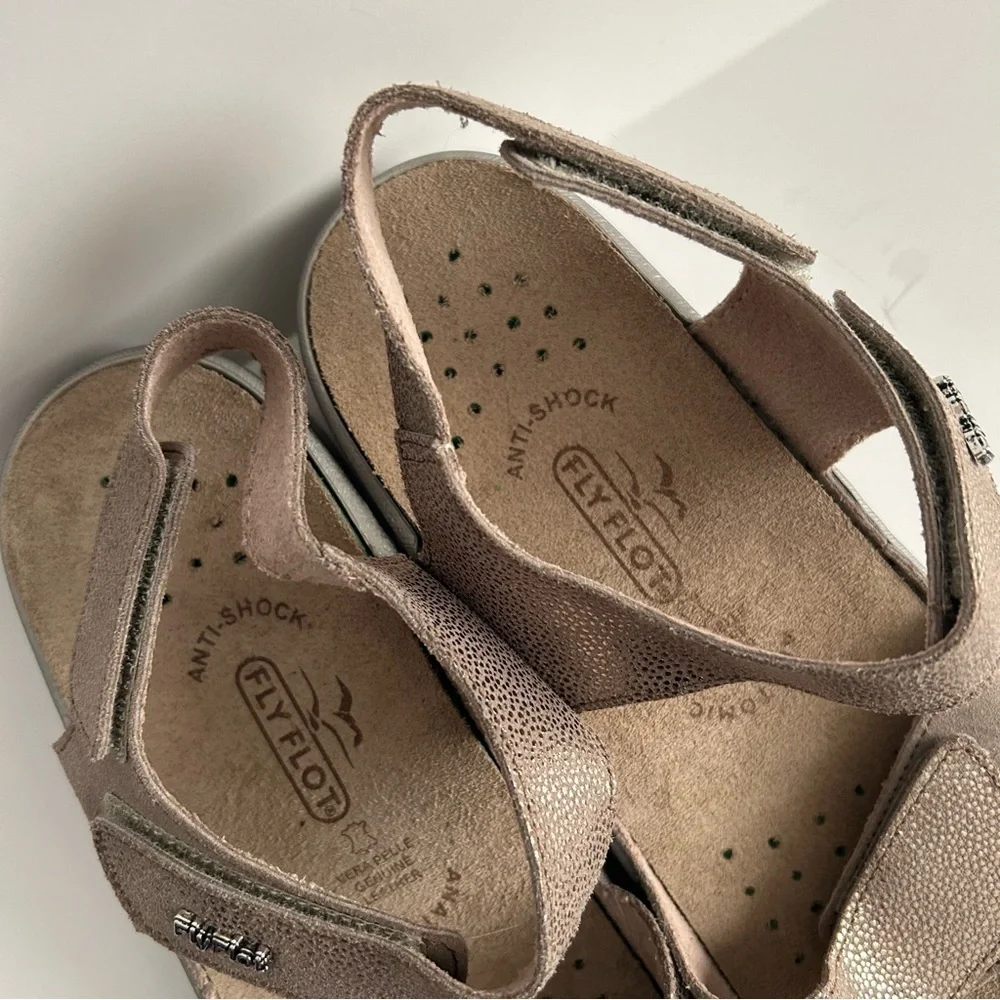 Fly Flot Sandals